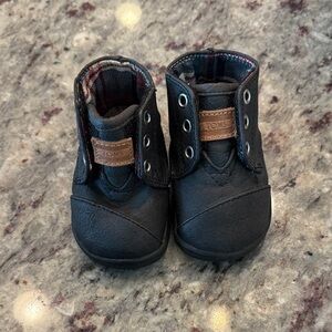 Toddler Tom’s booties size 3